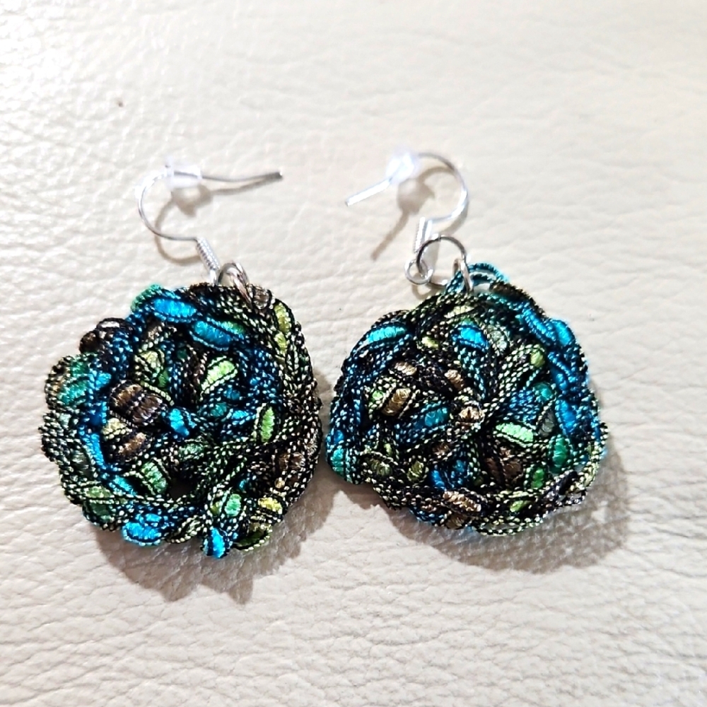 Hand Crafted Crochet Jewerly Set Earring and Necklace 3-pc Set 100% polyster - Picture 6 of 17